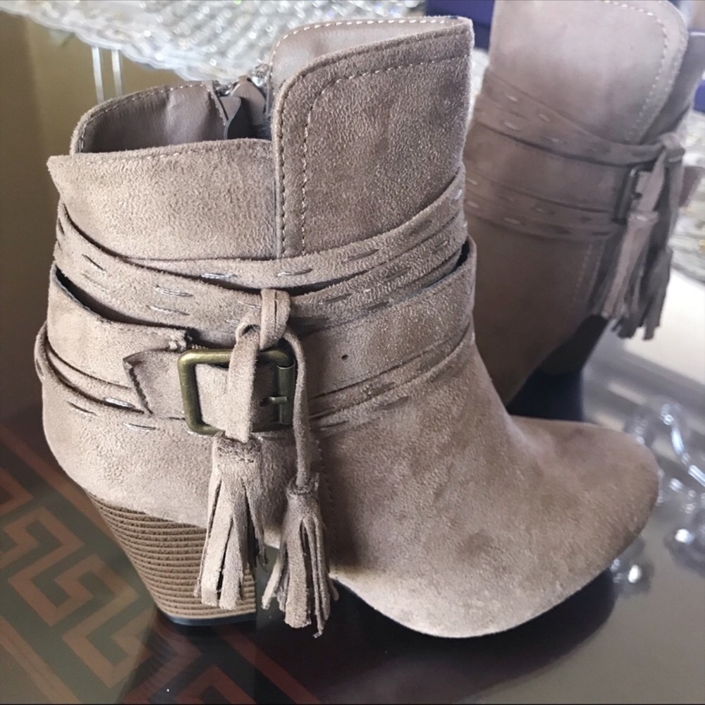 Taupe Suede Ankle Bootie Tassel Buckle Block Heel - Picture 4 of 4